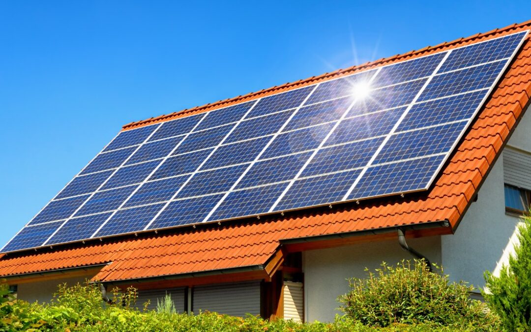 Senado aprova incentivo à energia solar por meio do SFH; texto segue para a Câmara