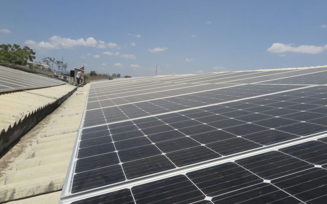 Governo Federal zera imposto para importar itens de informática e módulos solares
