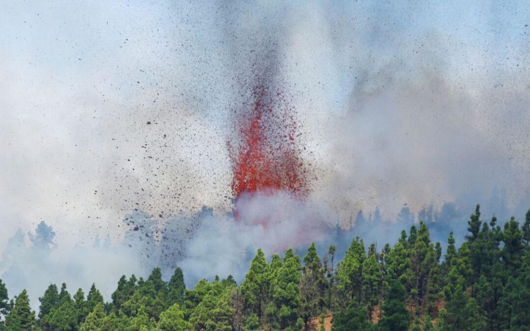 Vulcão Cumbre Vieja entra em erupção no Arquipélago das Canárias