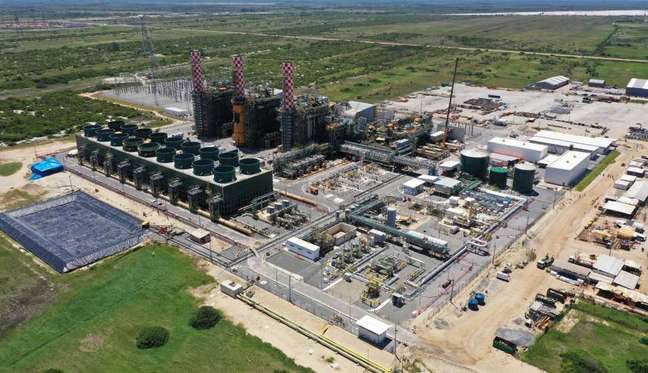 Segunda maior usina térmica do país é desligada 4 dias após entrar em operação