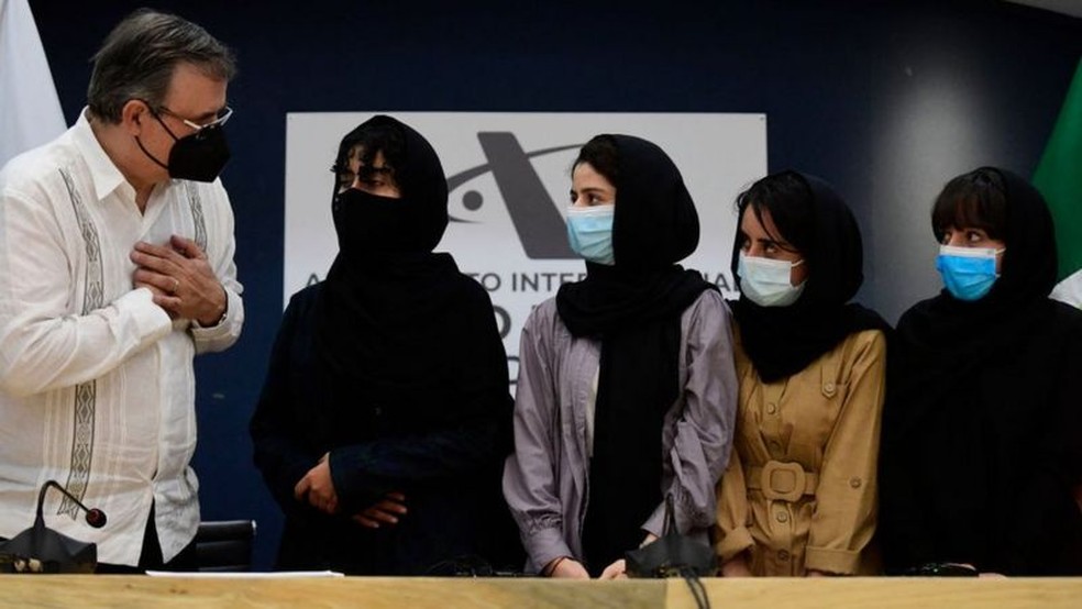 As afegãs especialistas em robótica que escaparam do Talibã