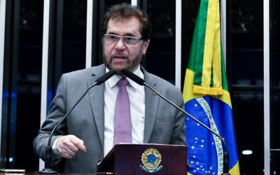 Senador Plínio Valério apresenta projeto de incentivo ao desenvolvimento da energia eólica e solar