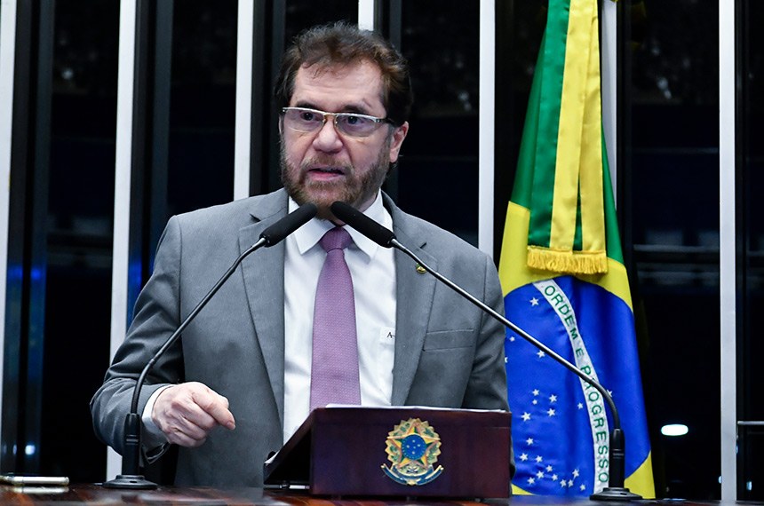 Senador Plínio Valério apresenta projeto de incentivo ao desenvolvimento da energia eólica e solar
