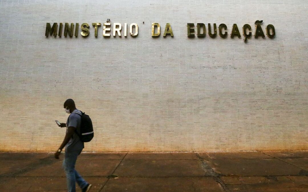 MEC lança campanha sobre cursos gratuitos para professores