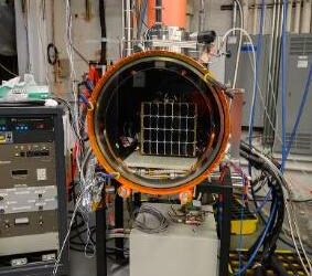 Cientistas testam painel solar para enviar energia do espaço para a Terra