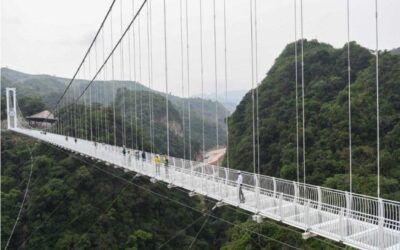 A maior ponte de vidro do mundo é inaugurada no Vietnã
