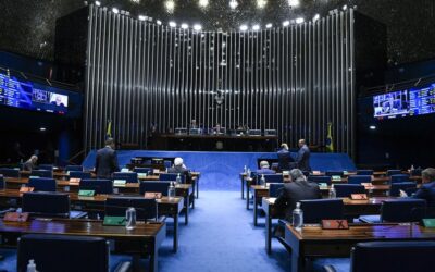 Senado aprova projeto que limita ICMS sobre combustíveis, gás natural, energia elétrica, comunicações e transporte coletivo