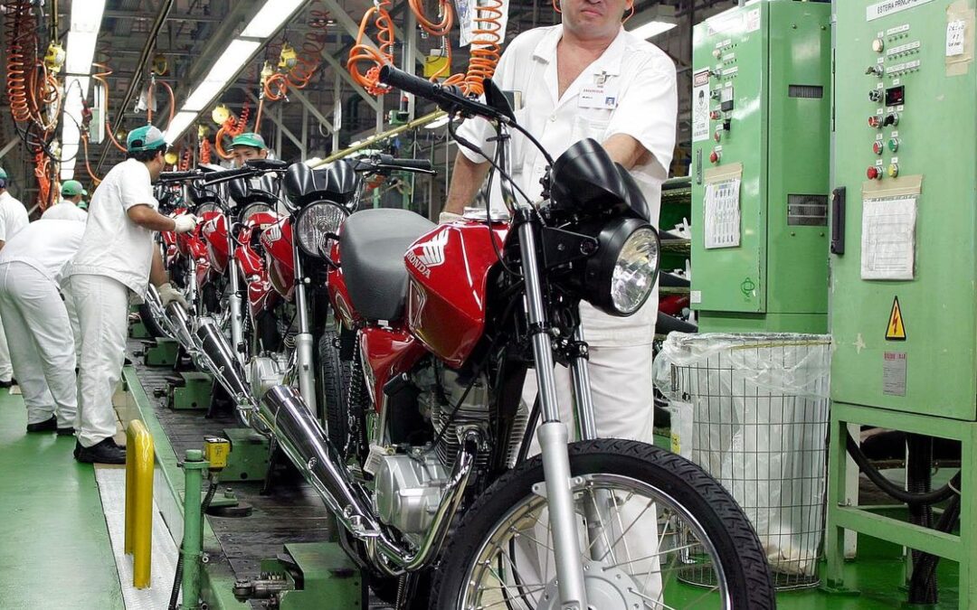 IBGE: produção industrial sobe 0,1% de março para abril