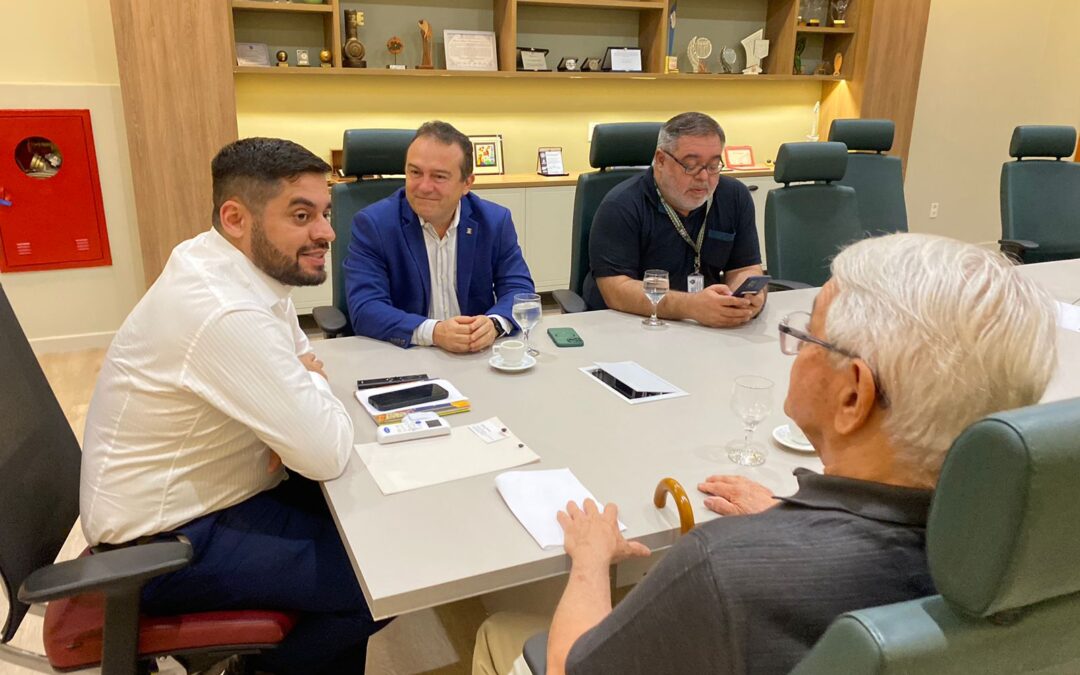 Presidente do Crea-Am participa de reunião institucional com reitor da UEA