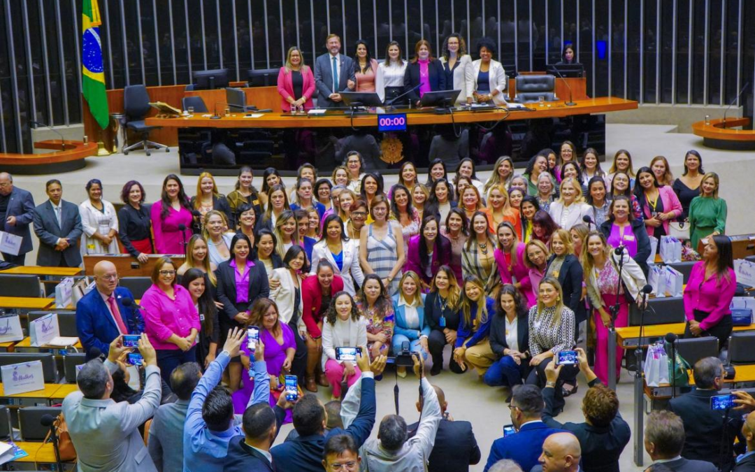 Sessão solene homenageia participação das mulheres na engenharia