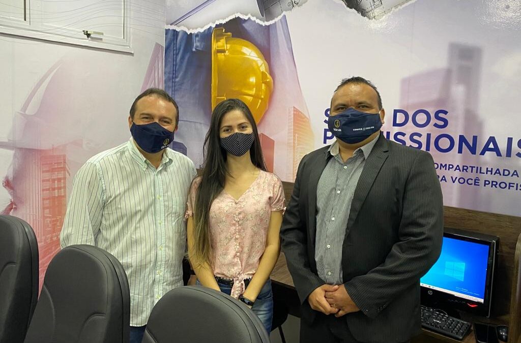 Presidente do Crea Amazonas apresenta a Sala do Profissional para profissional de Manacapuru