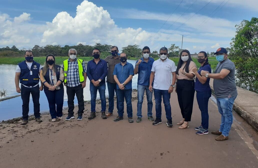 GT de Obras Públicas visita Iranduba para verificar impactos da cheia no município