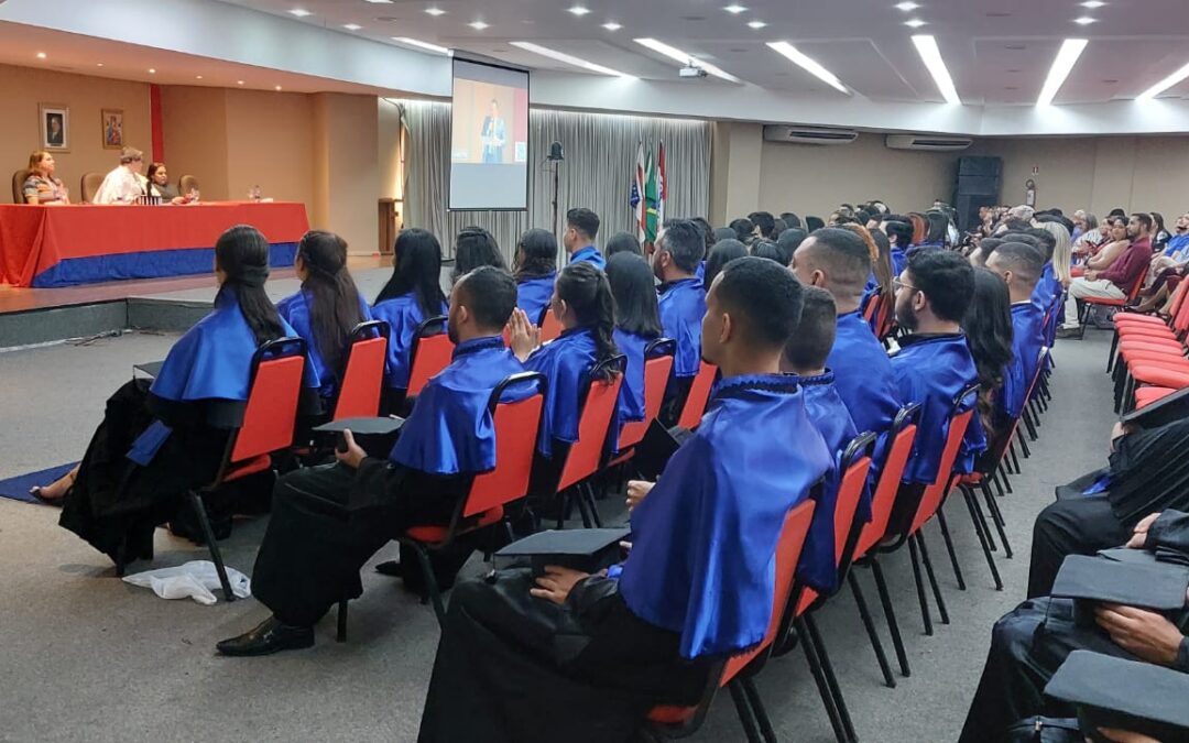 Presidente do Crea-AM participa de cerimônia de formatura da Fametro