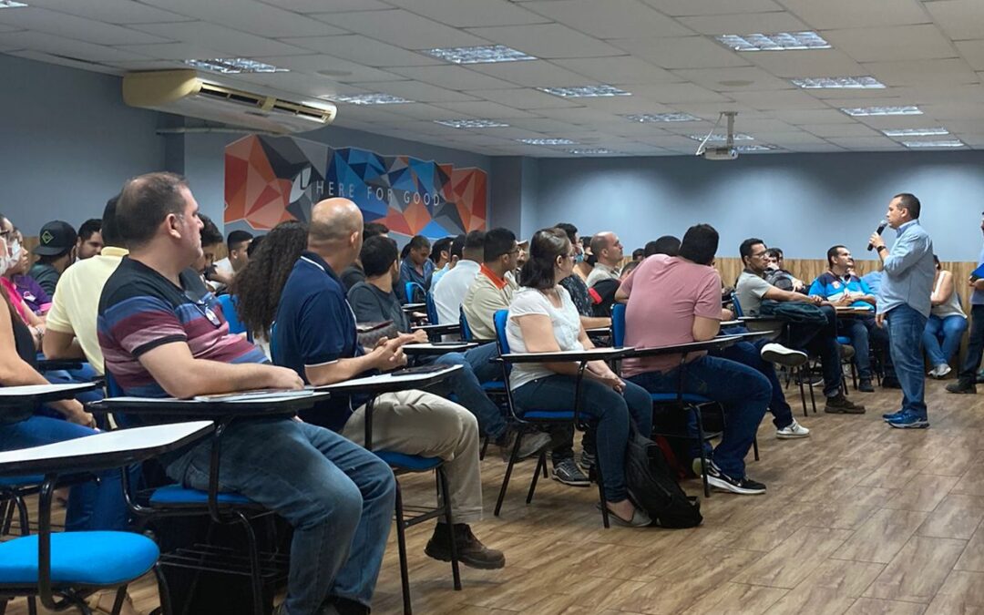 Presidente do Crea-AM palestra durante semana profissionalizante da Uninorte
