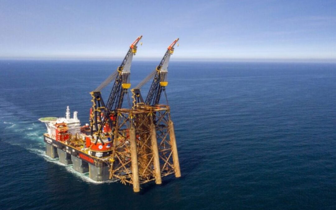 Gigantes do oceano: os 5 maiores guindastes que operam no mar