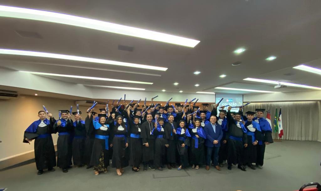 Presidente do Crea-AM participa de formatura de Engenharia Civil da Fametro