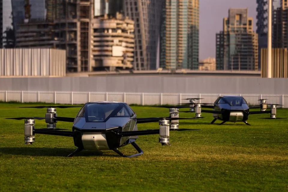 Carro voador faz primeiro voo público em Dubai