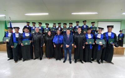 Presidente Afonso Lins participa de Colação de grau na UEA/EST