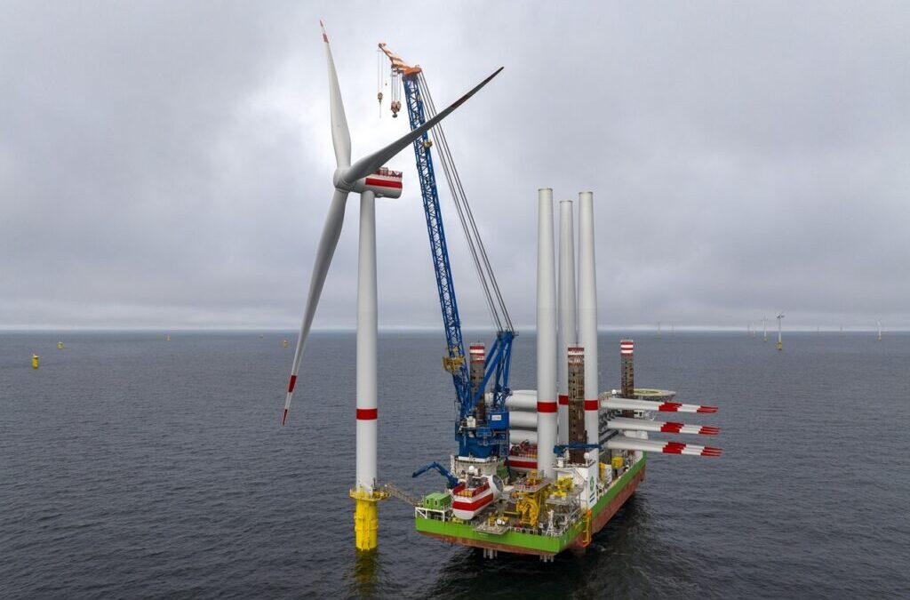 Instalada a primeira turbina eólica offshore do mundo feita com pás recicláveis