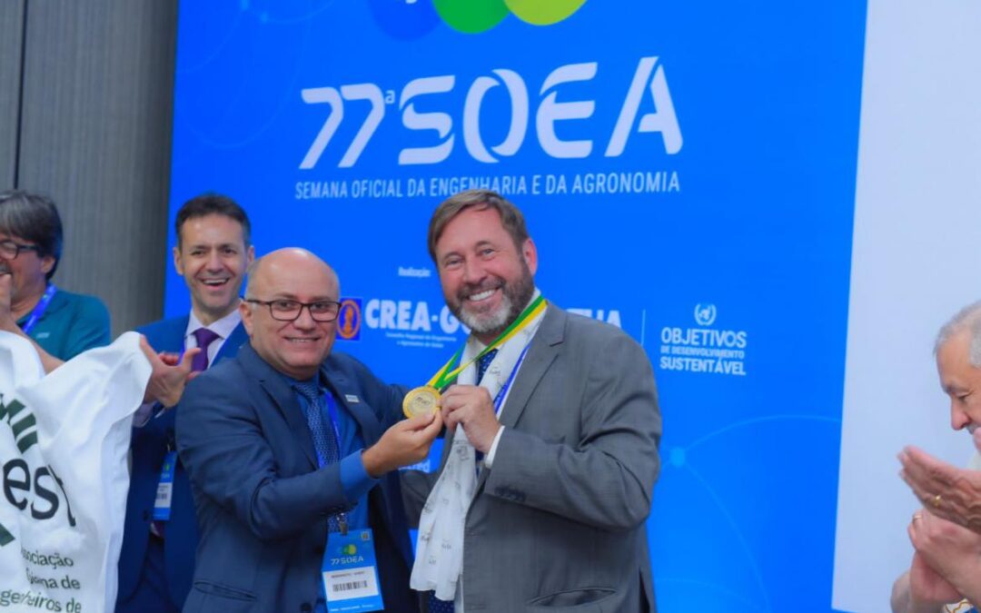 Presidente Joel Krüger recebe comenda da Anest