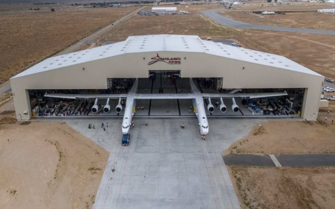 Maior avião do mundo com asa de 117 metros realizou voo teste atingindo 330 km/h
