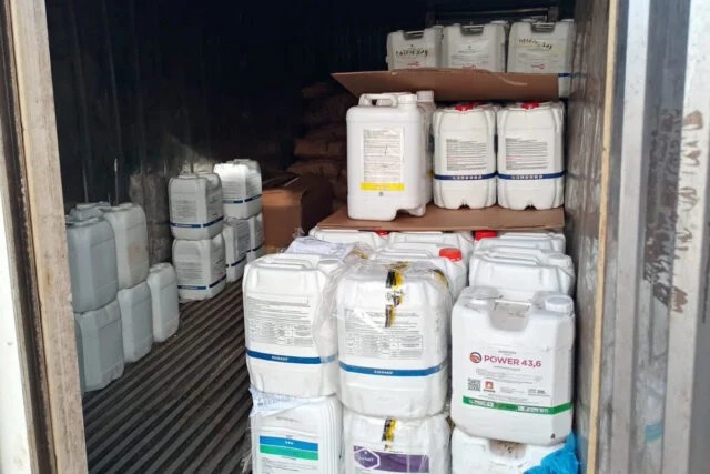 Operação apreende mil litros de agrotóxicos de uso proibido no Brasil