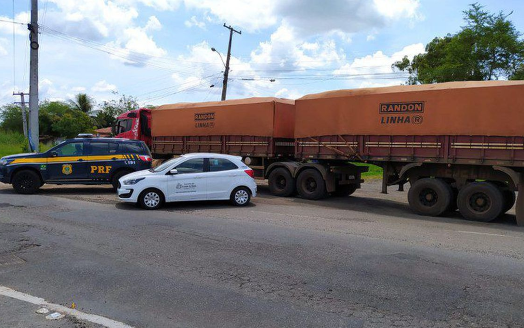 PRF apreende carga de farinha de trigo com sonegação fiscal