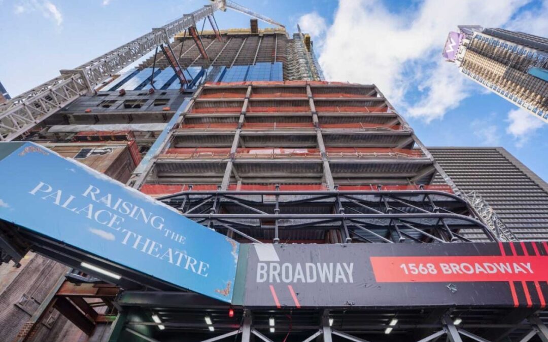 Teatro de Nova York é erguido 9 metros para adicionar andares extras