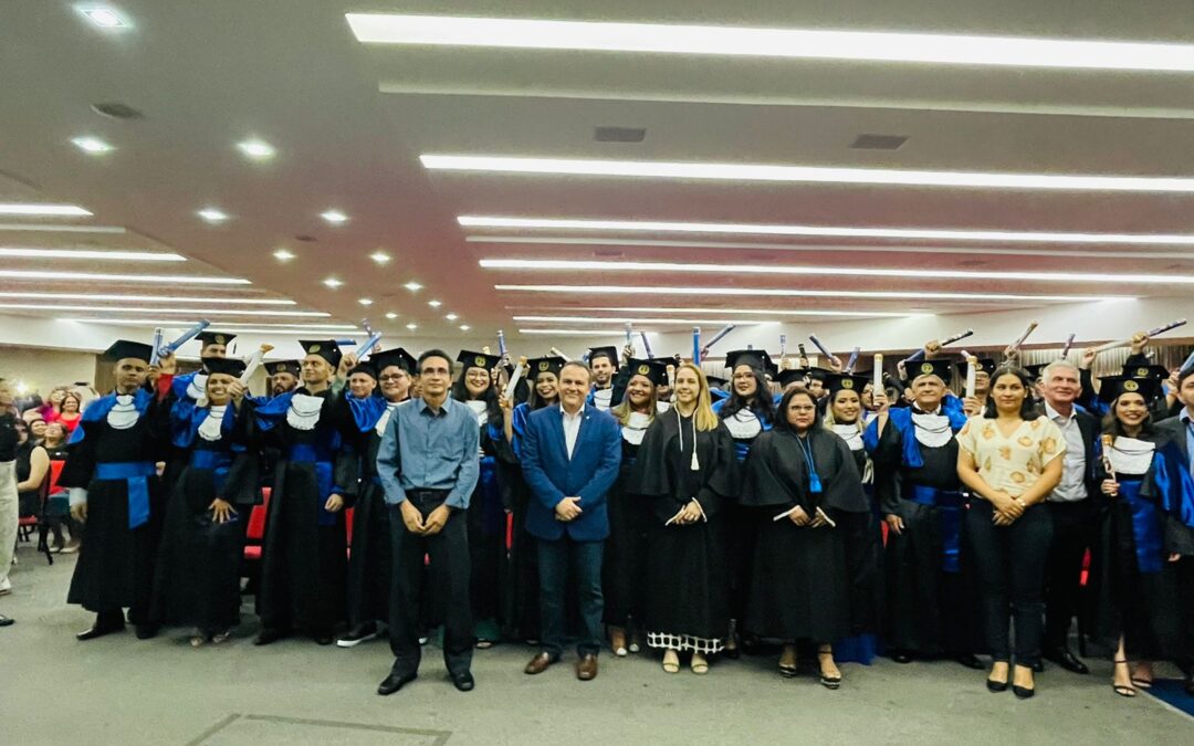 Presidente do Crea-AM participa de  formatura na Fametro