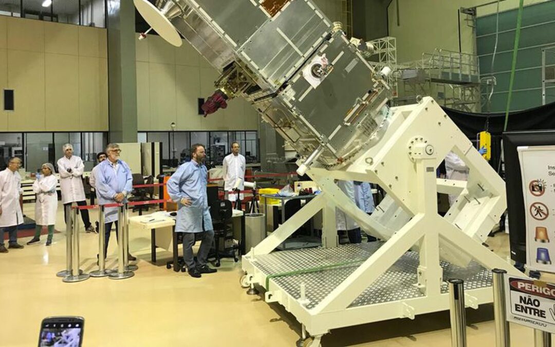 Produzido 100% no Brasil, satélite Amazonia-1 entrará em órbita dia 28