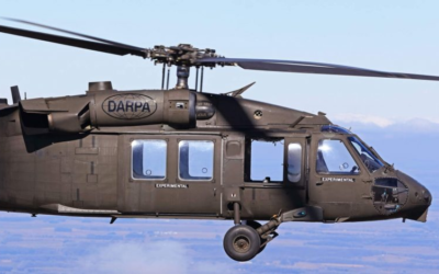 Helicóptero do exército americano realiza voo de 30 minutos sem piloto