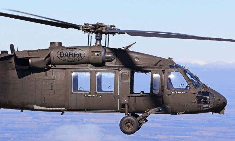 Helicóptero do exército americano realiza voo de 30 minutos sem piloto