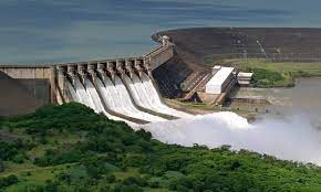 Usinas hidrelétricas e nucleares são fontes de energia mais limpas em termos de densidade energética