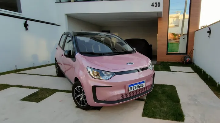JAC abandona carros a combustão e vai vender apenas elétricos no Brasil