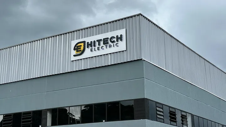 Empresa brasileira inaugura fábrica de carros elétricos no Paraná