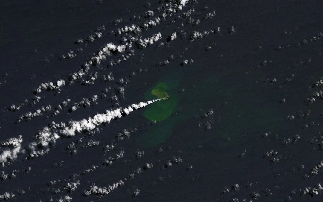 Uma nova ilha de 6 acres surgiu no Oceano Pacífico
