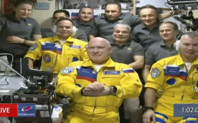 Novo trio de cosmonautas chega à Estação Espacial Internacional