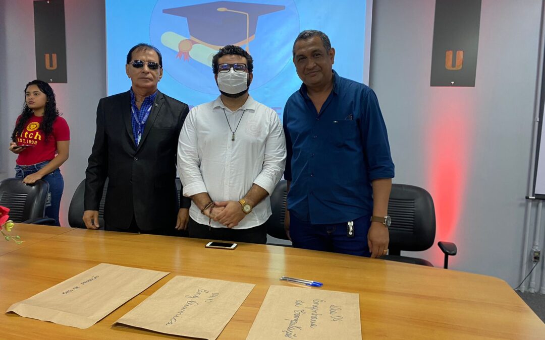 Crea-AM presente na formatura da Uninorte