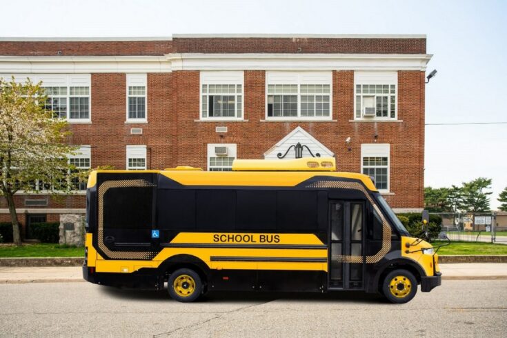 Novo ônibus elétrico da BYD chega ao mercado equipado com tecnologia que permite devolver energia à rede elétrica
