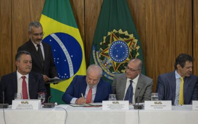 Lula assina decretos que alteram regras sobre saneamento