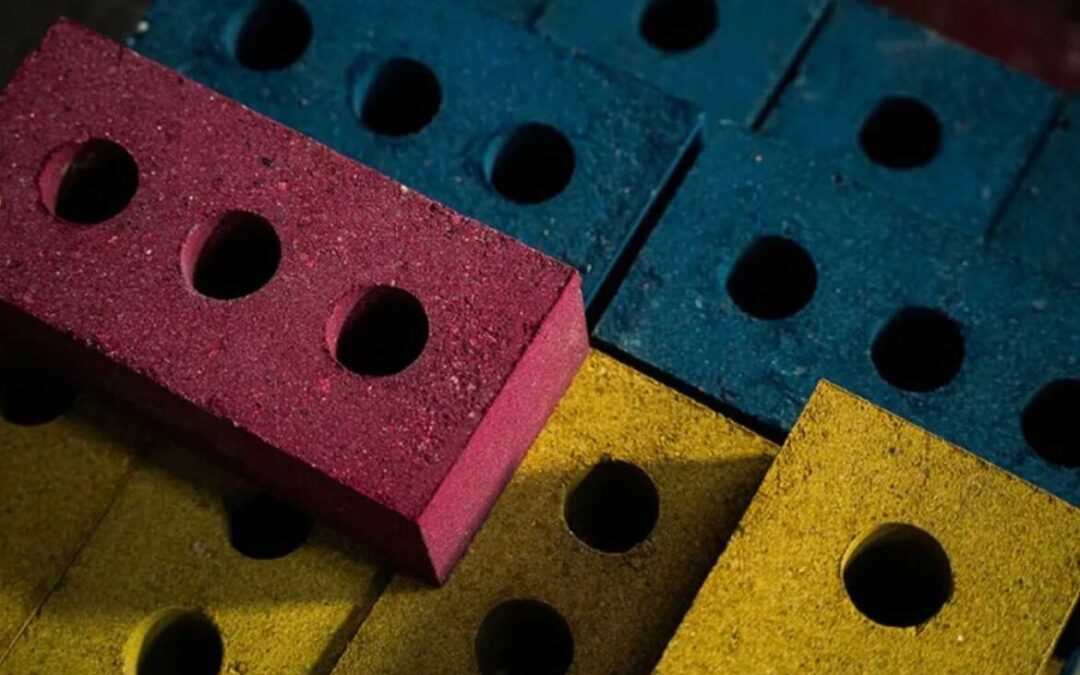 Engenheira cria tijolo sustentável com resíduos de construção