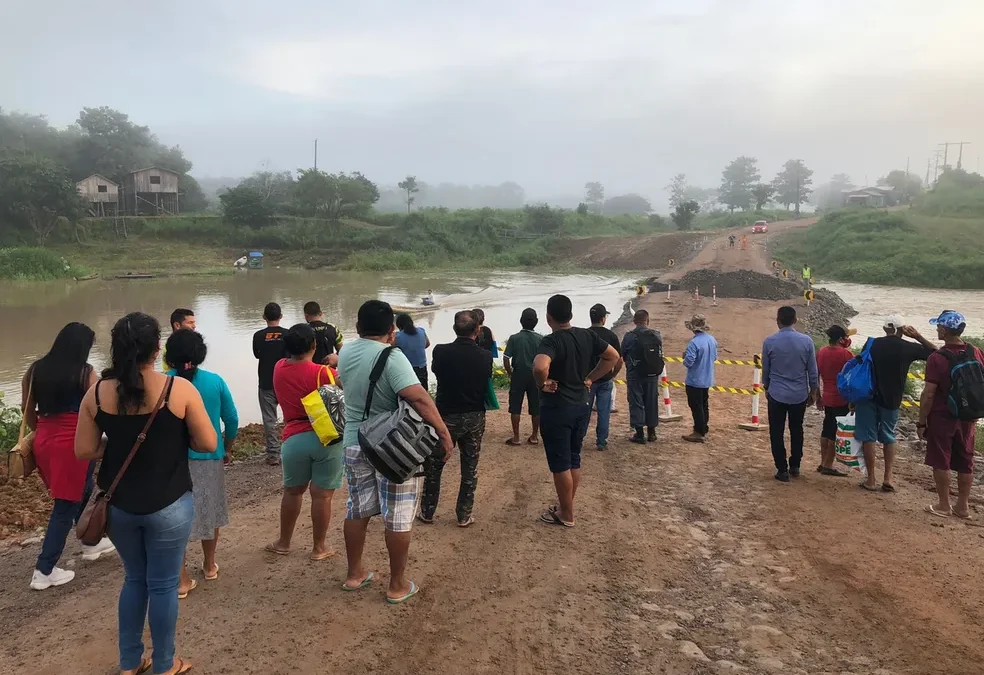 BR-319 é interditada em trechos onde pontes caíram no Amazonas