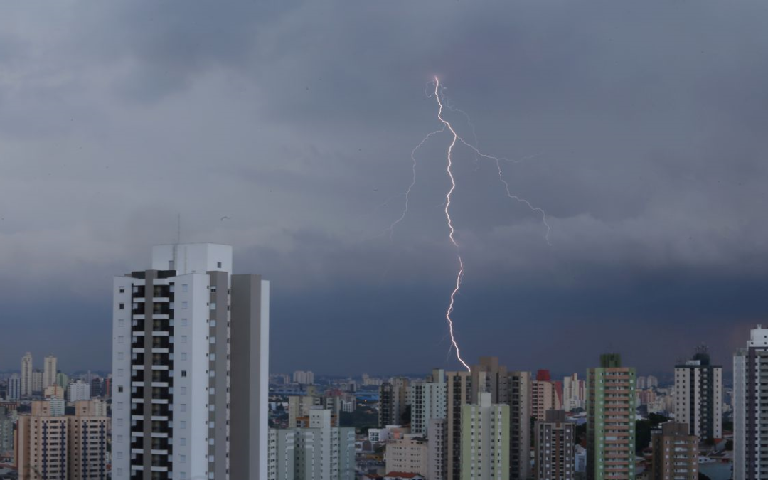 Ciência é Tudo investiga alta incidência de raios no Brasil