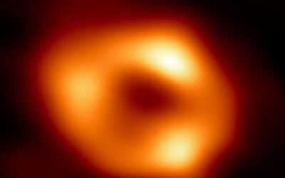 Astrônomos divulgam primeiras imagens de buraco negro da Via Láctea